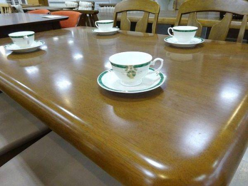 家具・インテリアのダイニングテーブル