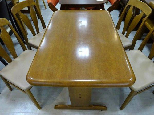 ダイニングテーブルの中古家具