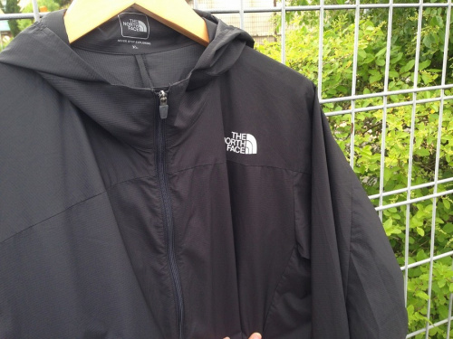 ライトアウターのナイロンジャケット