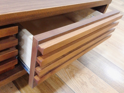 中古家具のテレビボード