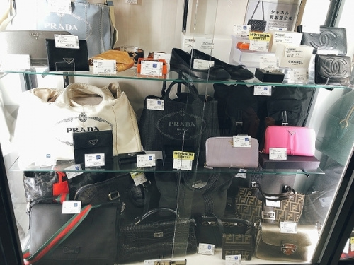 プラダのリサイクルショップ　