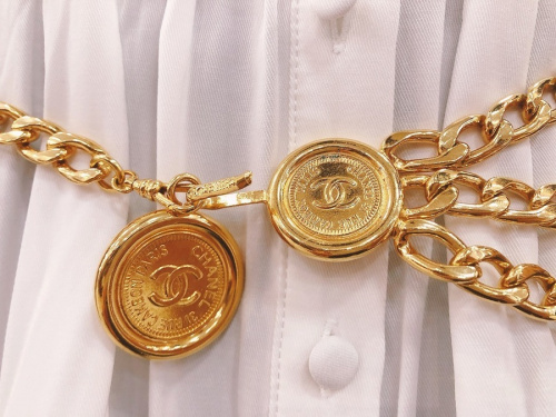 イヤリングのCHANEL
