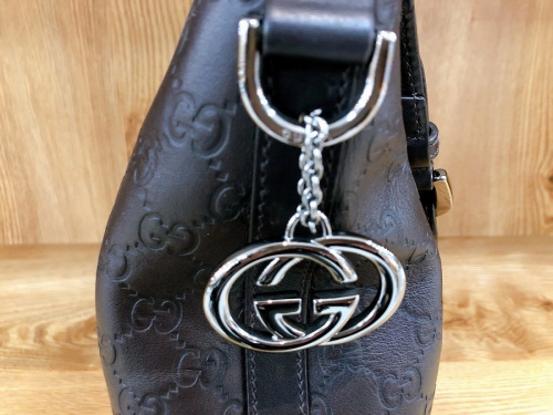 グッチのショルダーバッグ