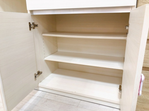 中古家具の食器棚