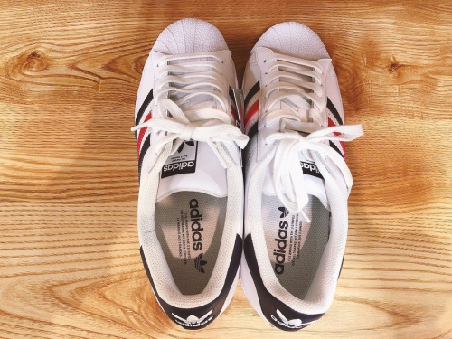 adidasのアディダス