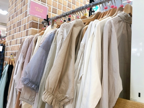 ブラウスの衣類