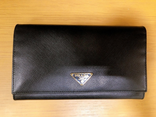 財布のPRADA