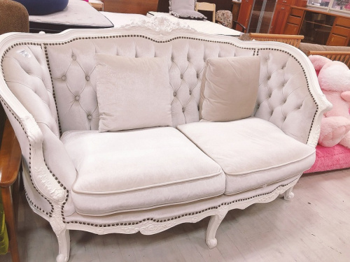 ヨーロピアン調のアンティーク家具