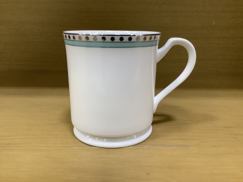洋食器のマグカップ