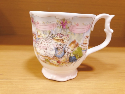 洋食器のティーカップ