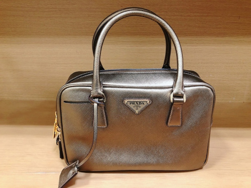 バッグのPRADA