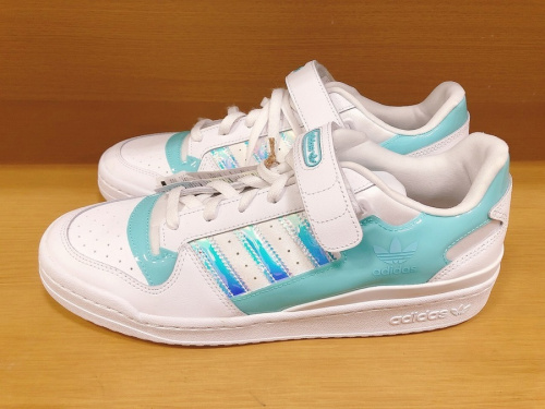 adidasのアディダス