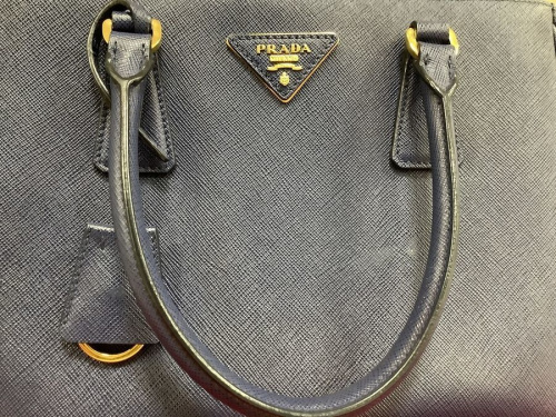 バッグのPRADA
