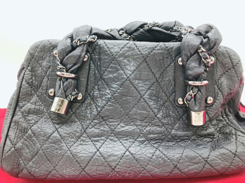 バッグのCHANEL