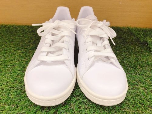 スニーカーのadidas
