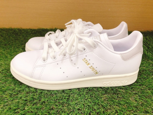 adidasのアディダス