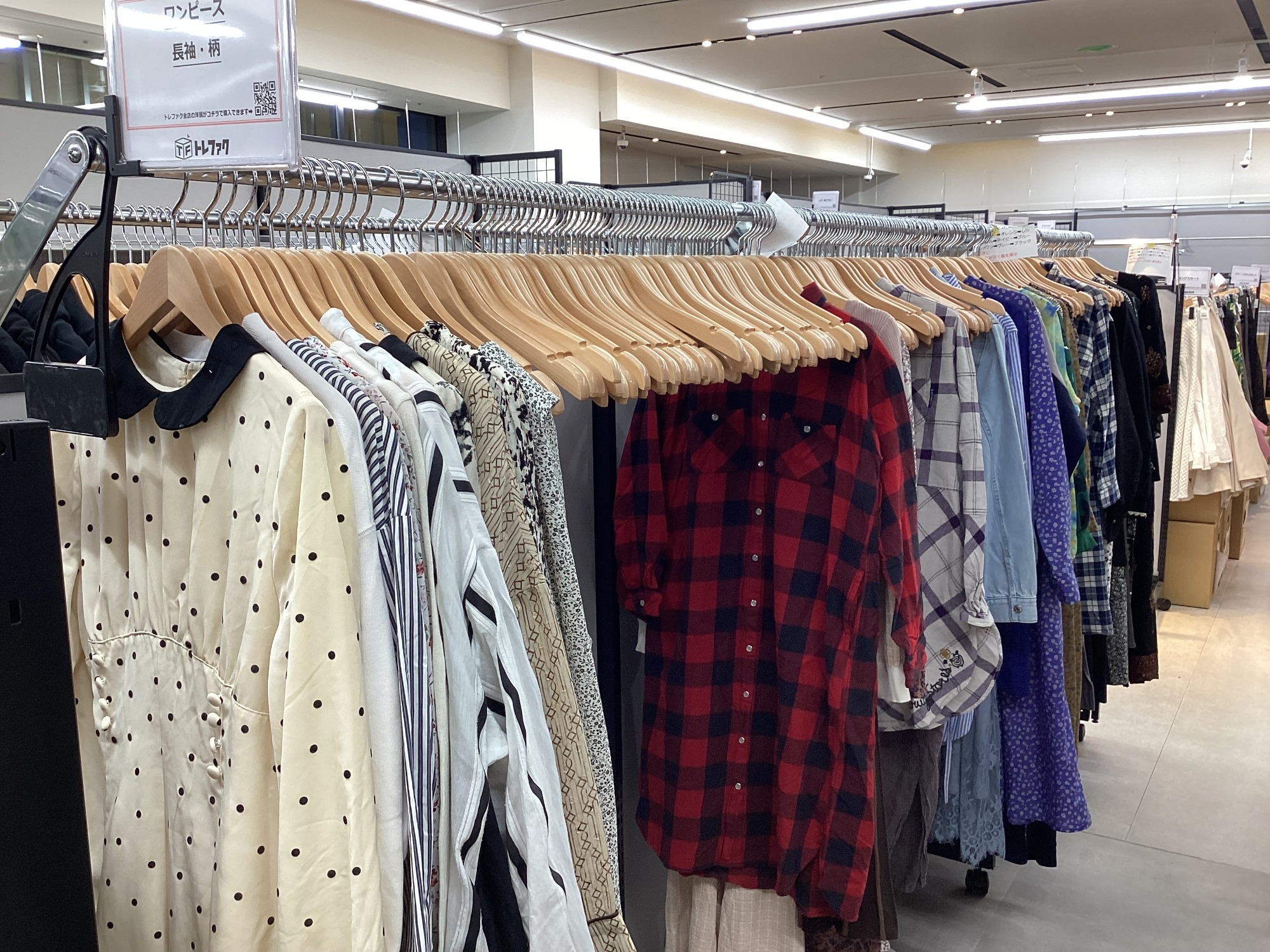 【トレファクピエリ守山店】【取りに来られる方限定】 TEKNOS カーボンヒーター  2022 年製 滋賀県2店舗目！新店オープン】トレジャーファクトリー ピエリ守山店