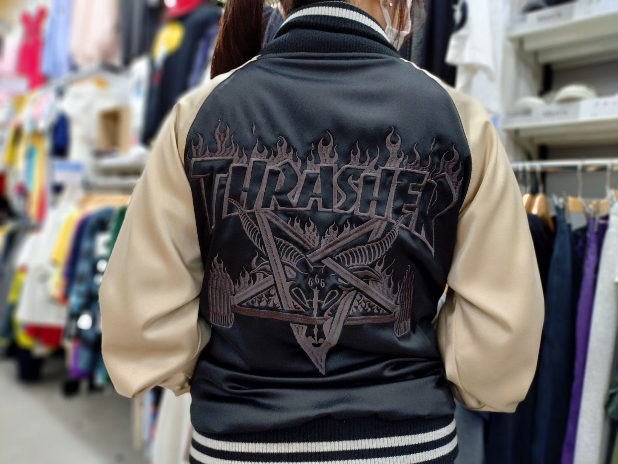 新入荷商品 THRASHER（スラッシャー）の刺繍スタジャンのご紹介です