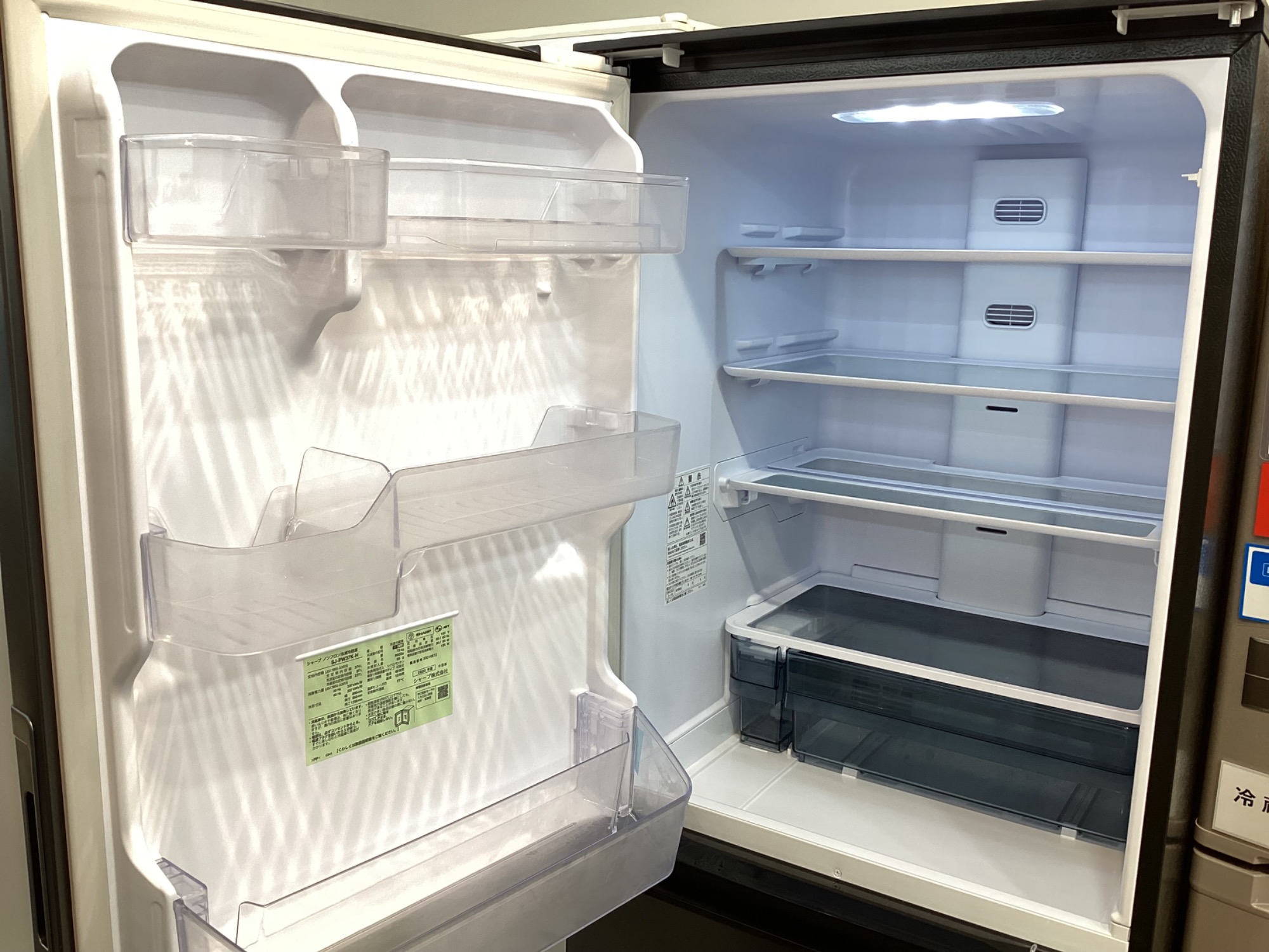 中古家電販売中】SHARP（シャープ）より、3ドア冷蔵庫のご紹介です