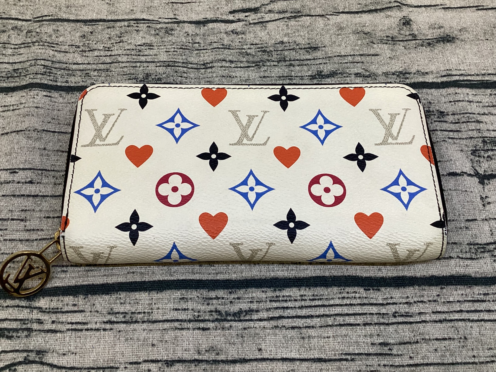 新入荷商品】LOUIS VUITTON（ルイ・ヴィトン）より長財布のご
