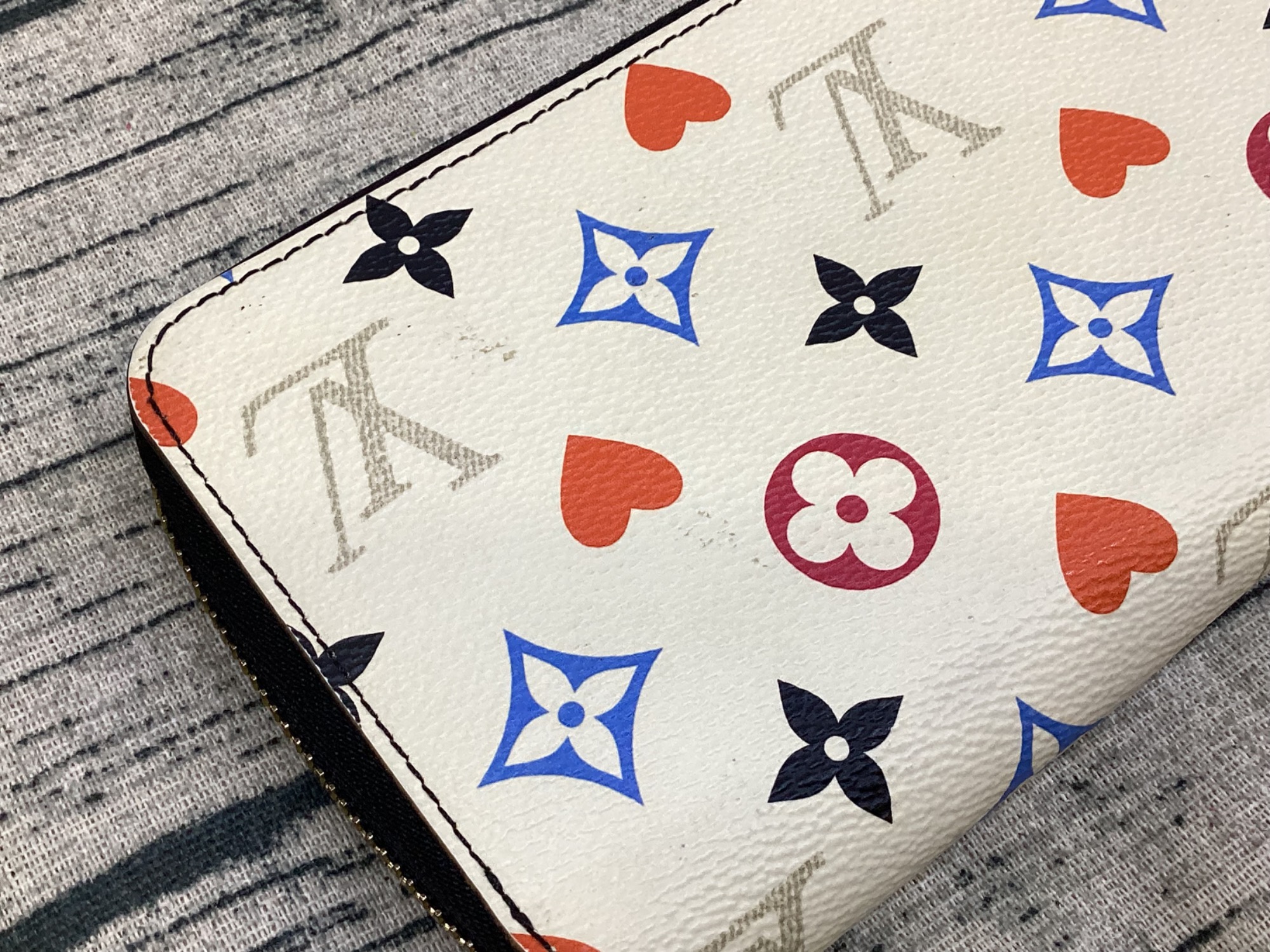 新入荷商品】LOUIS VUITTON（ルイ・ヴィトン）より長財布のご