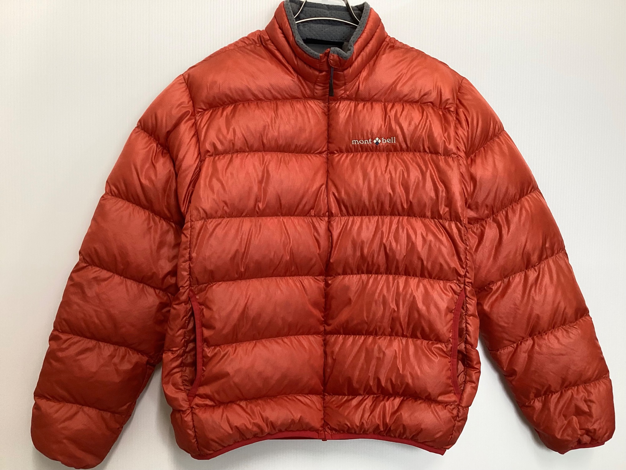 mont-bell ダウンジャケット 旧カラー新品 アウトドアブランド買取強化中】mont-bell(モンベル)よりダウン
