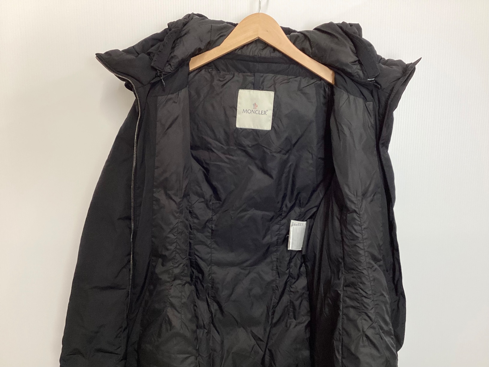 通年買取強化中】MONCLER（モンクレール）よりダウンコートのご