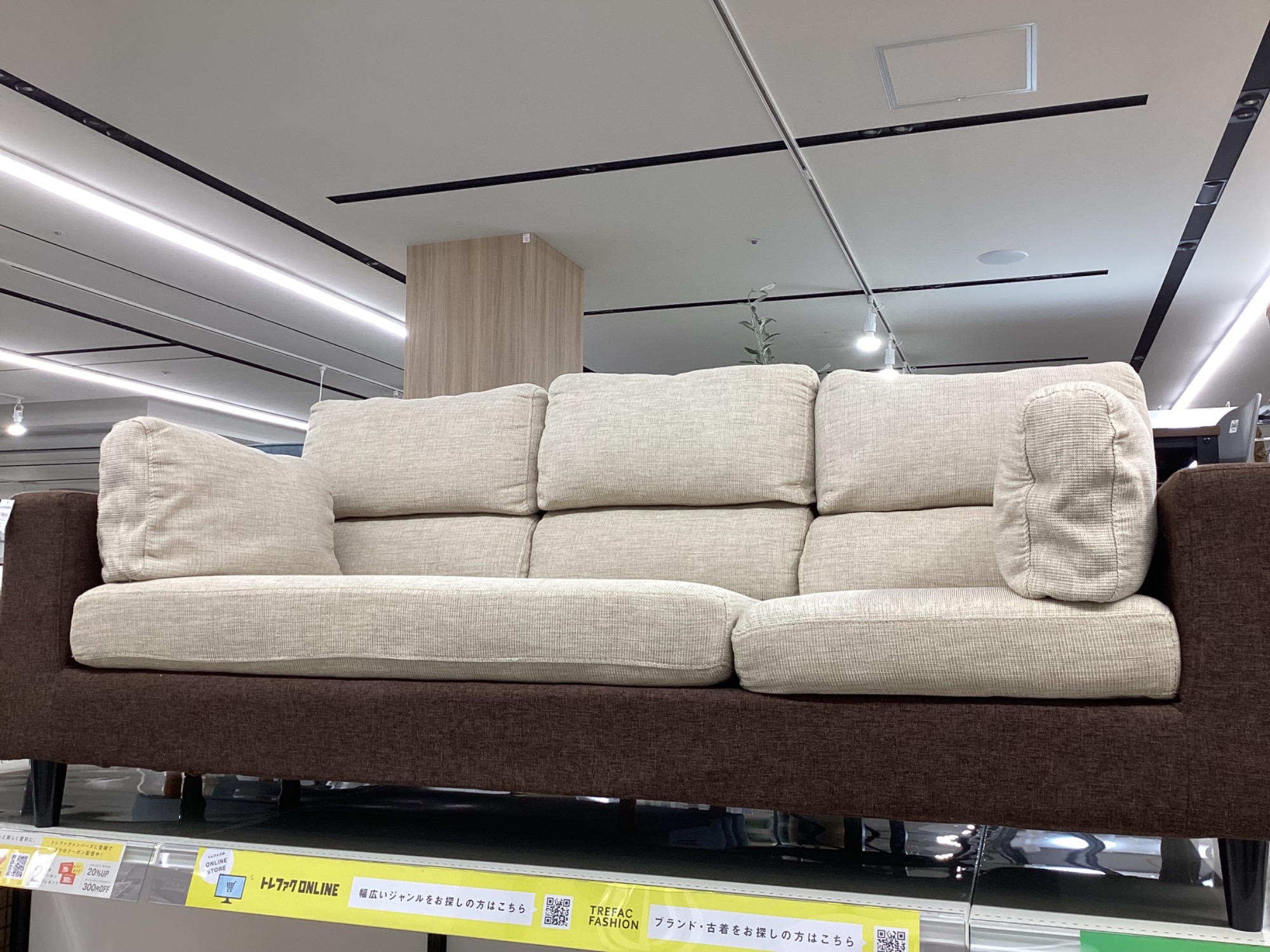 中古家具販売中】生活家具より3人掛けソファーのご紹介です。｜2025年 