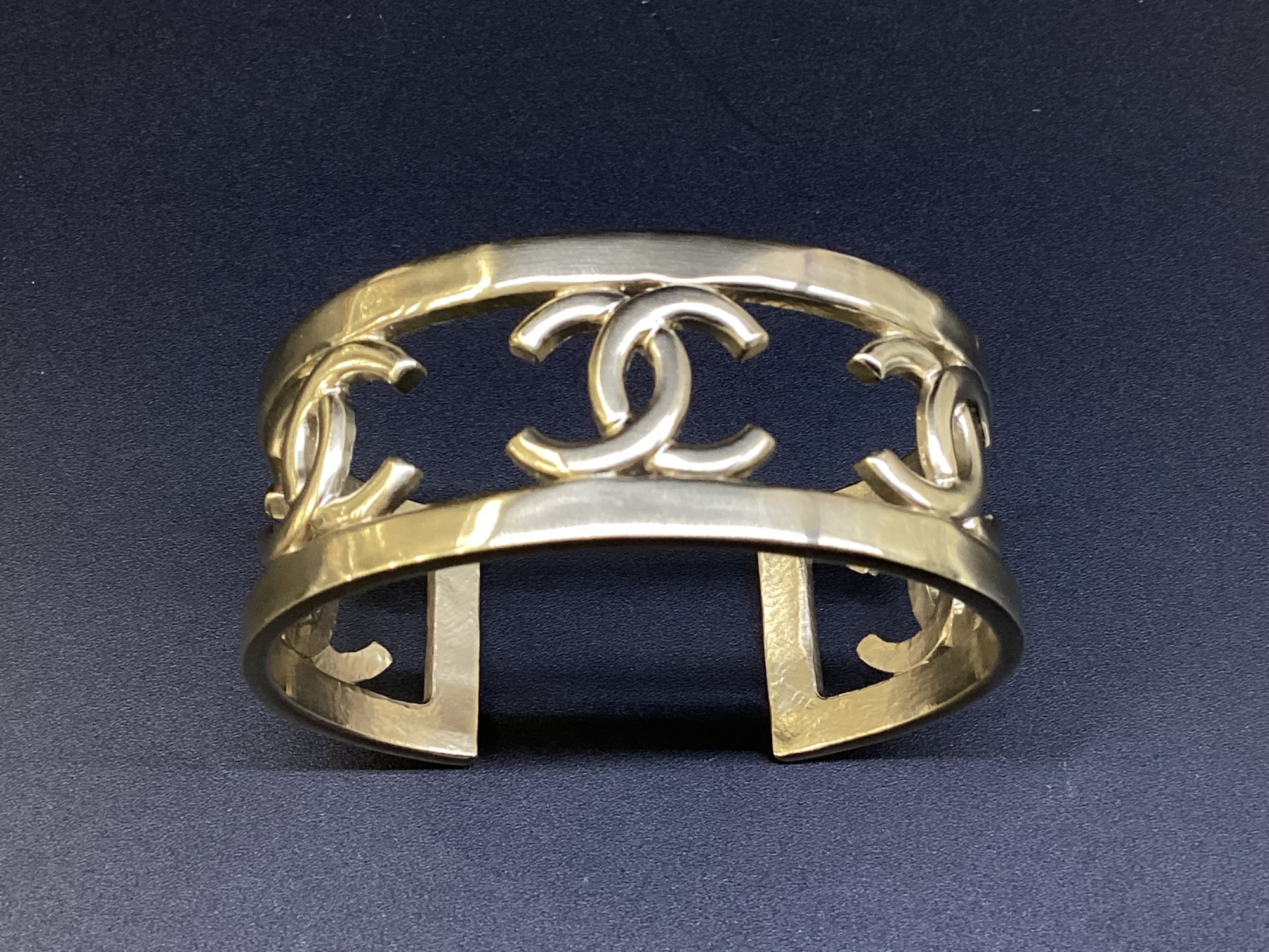 ブランドジュエリー買取強化中】CHANEL（シャネル）より、バングルのご