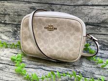 【ブランドバッグ買取強化中】COACH（コーチ）より、シグネチャーショルダーバッグのご紹介です。