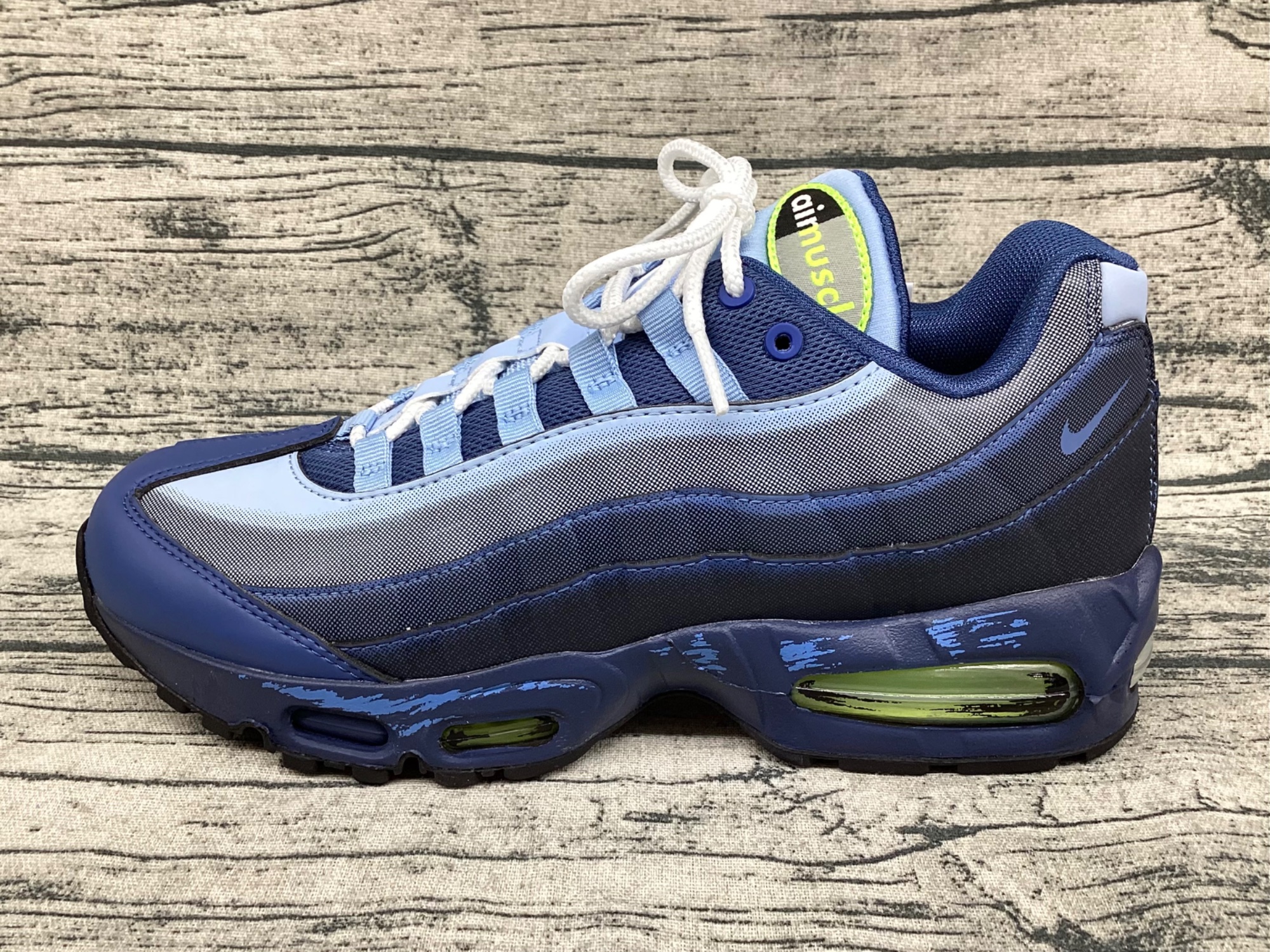 NIKE】AIR MAX95 遊戯王コラボの未使用スニーカーが買取入荷