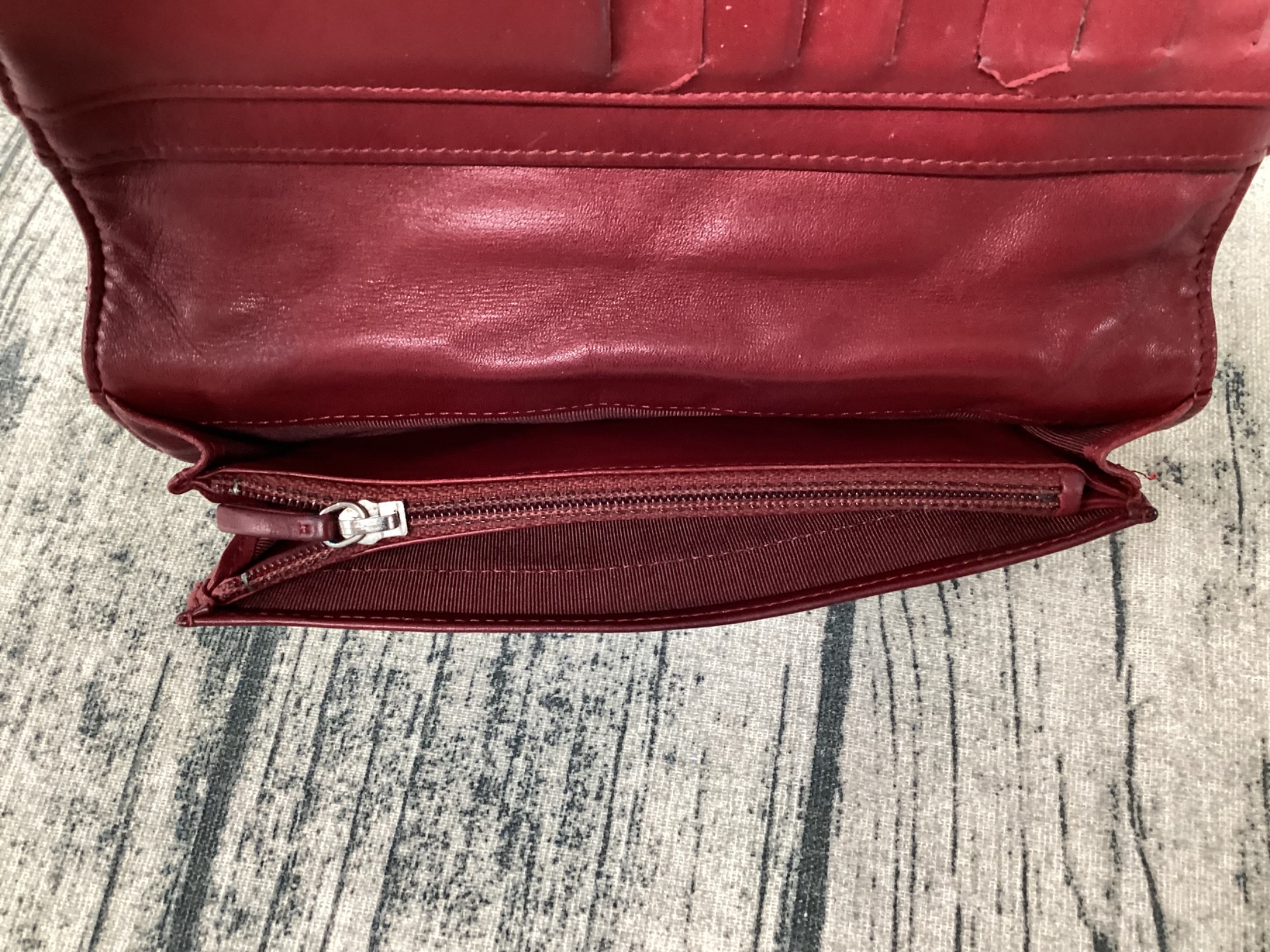 CHANEL / シャネル】ウルトラステッチ 長財布｜レッドの華やかな存在感