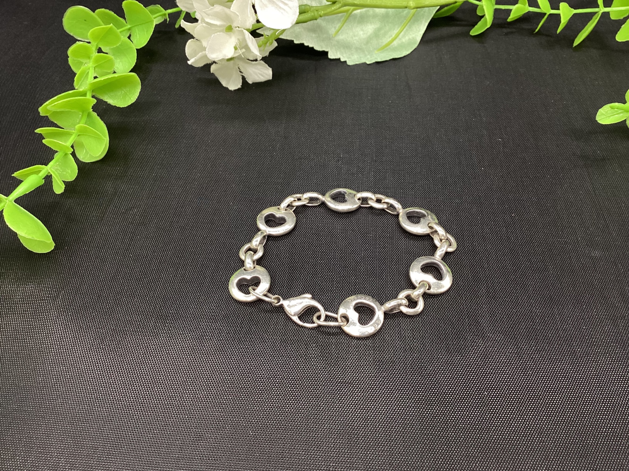 Tiffany ピアスドハート ブレスレット　SV925 ヴィンテージ Tiffany & Co. / ティファニー】ピアスドハート ブレスレット｜手元を