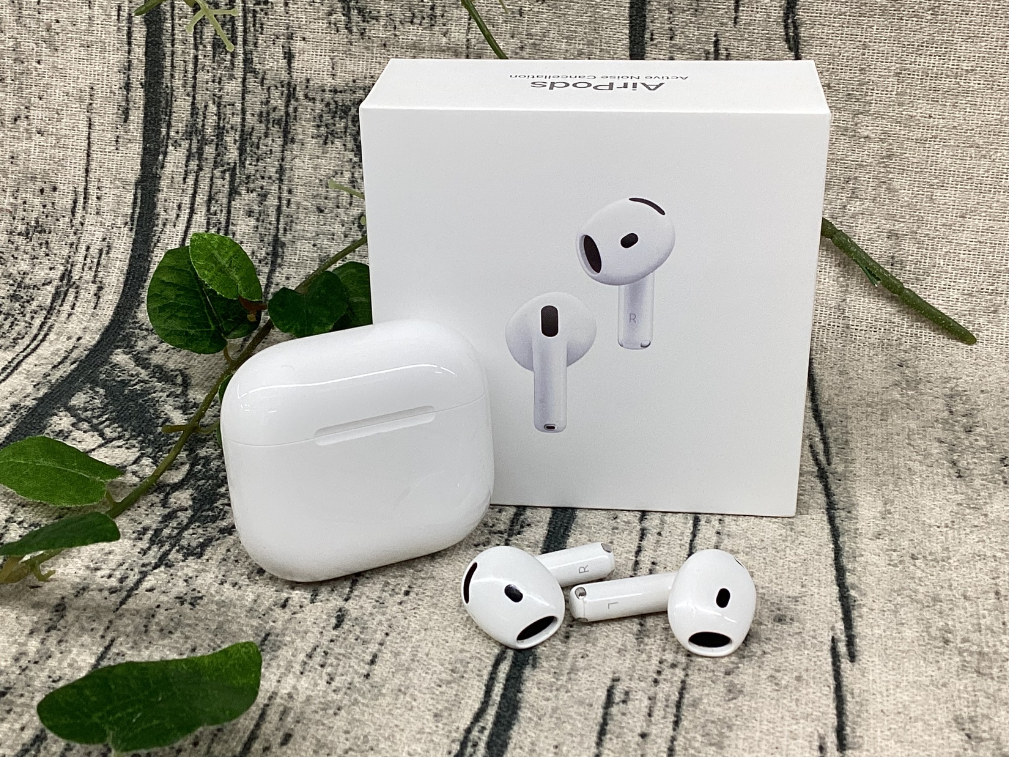 Apple / アップル】ワイヤレスイヤホン AirPods（第4世代） MXP93J/A