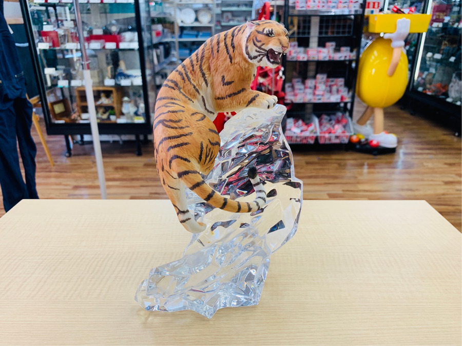 【面白インテリア】ガラスに乗るトラの置物が入荷しました！【松戸店】 [2020.03.22発行]｜リサイクルショップ トレジャーファクトリー松戸店