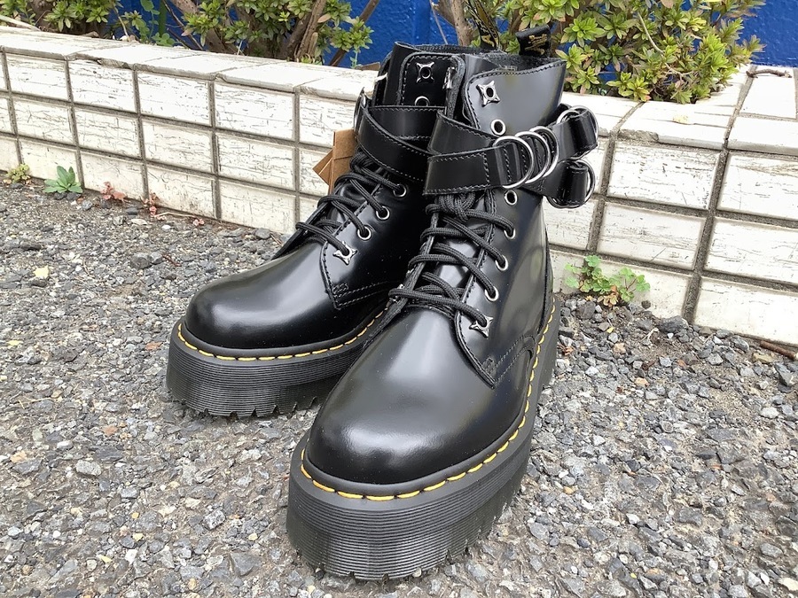 ☆スタッフ激推し☆Dr.Martens(ドクターマーチン)より8ホール