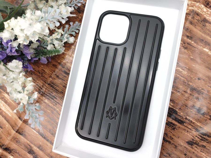 美品iPhone12pro 256GB本体 正規リモワケース付き 大切なiPhoneの為に、、、。RIMOWA(リモワ)よりiPhone12/12pro用ケース