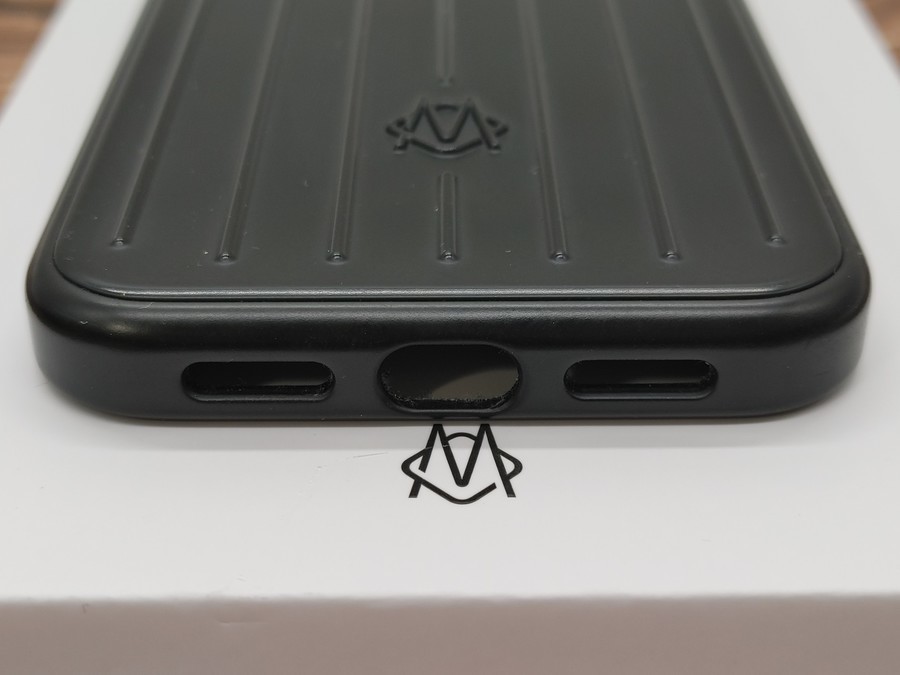 大切なiPhoneの為に、、、。RIMOWA(リモワ)よりiPhone12/12pro用ケース
