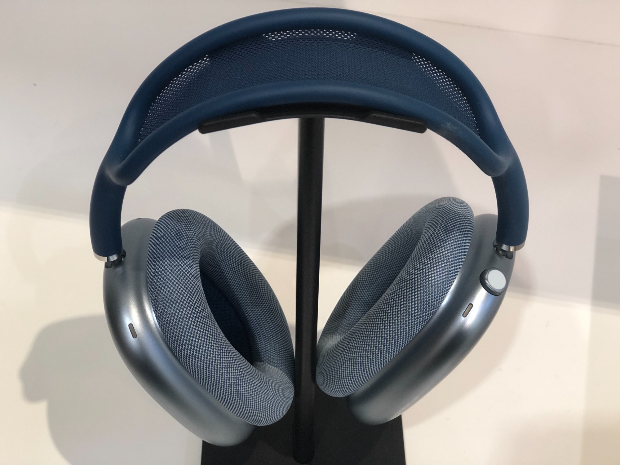 水曜日はポイント5倍!】AirPods Max with Smart Case 買取入荷 水曜日はポイント5倍!】AirPods Max with Smart Case 買取入荷