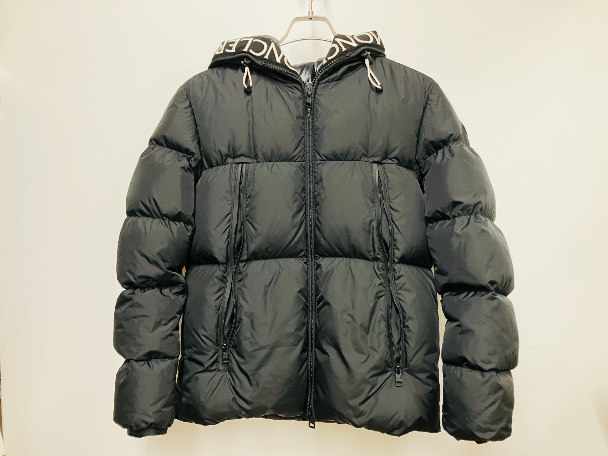 秋冬物買取強化中！】MONCLER ダウンジャケット G20911A00144 を買取