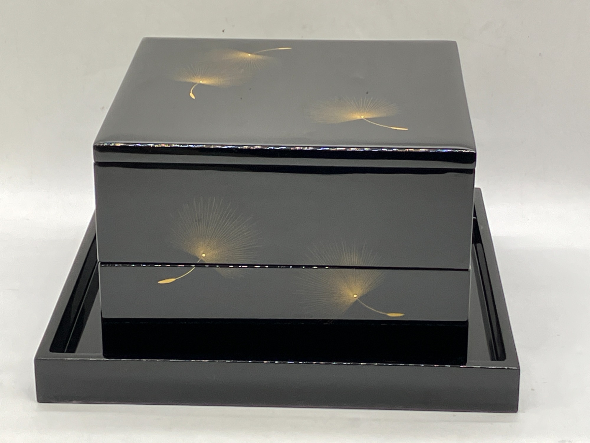 和食器買取強化中】輪島塗 重箱 飛花沈金 小西啓介作 が買取入荷致し