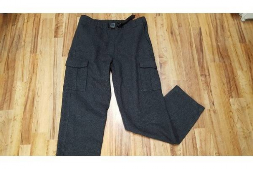 テーラードジャケットのパンツ