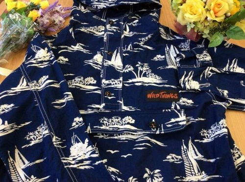 アウターのパーカー