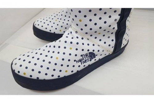 レディースファッションのスニーカー