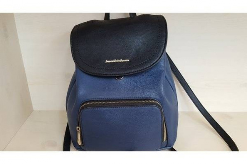バッグの財布