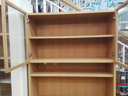 カップボードのリクライニングソファー