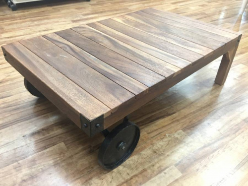 家具・インテリアのテーブル