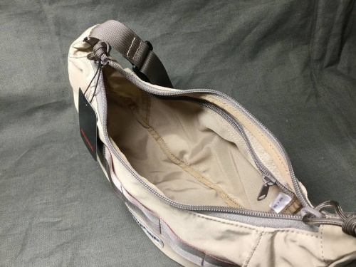 バッグのショルダーバッグ