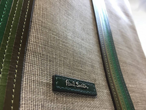 ビジネスアイテムのブリーフケース