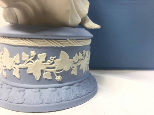 フィギュリンのWEDGWOOD
